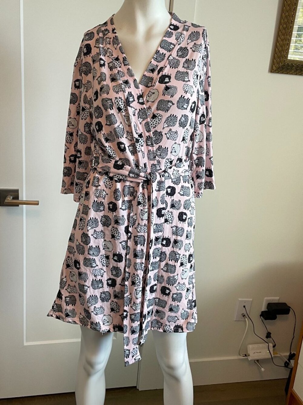 Jo.sh LS V Neck Poly Spandex Belted Wrap Robe Sheep Print Pale Pink & Gray Sz M
